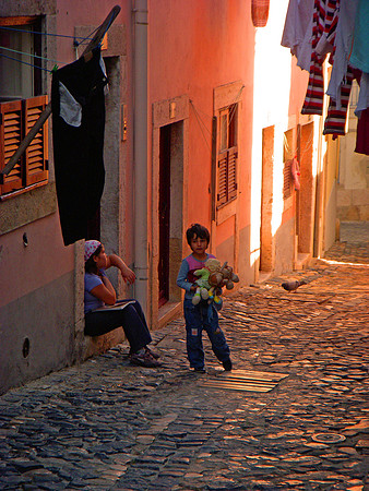 evening in alfama | lisboa, portugal | 2007